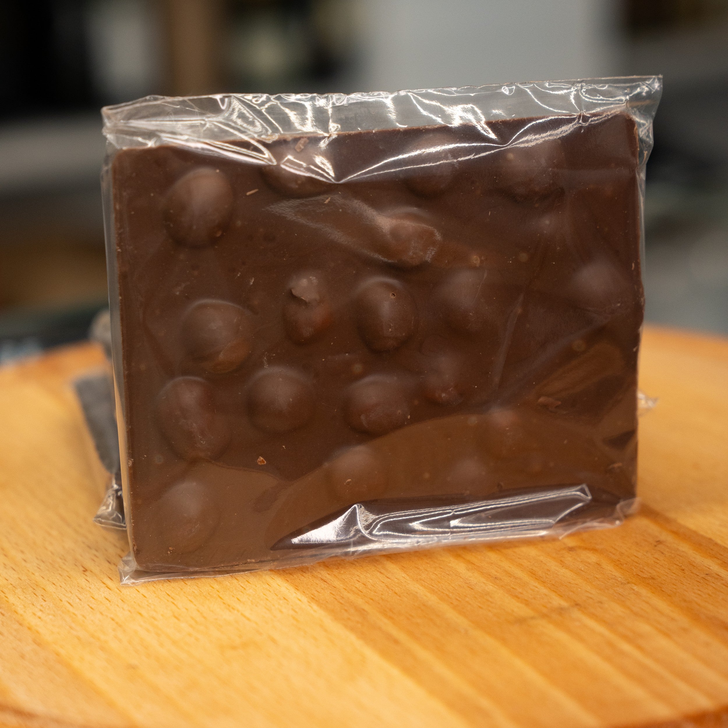 Milk chocolate with hazelnuts, approx. 100g